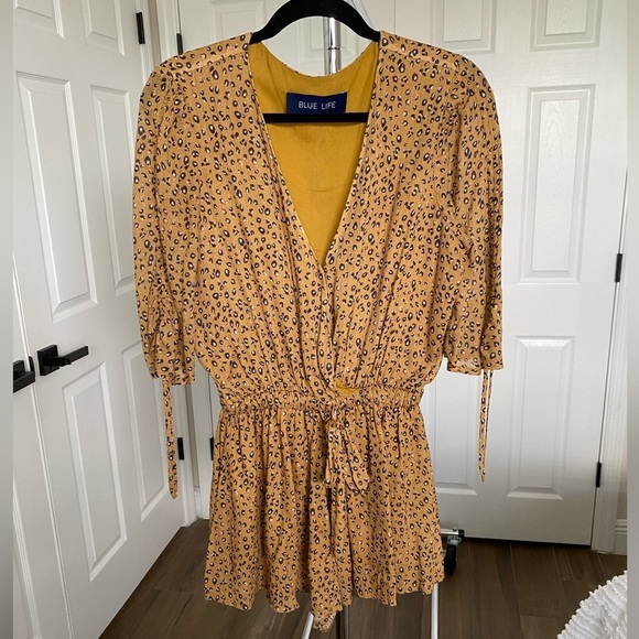 Blue Life Leopard Animal Print Bruno Romper size Medium Mustard Golden Glow - Picture 4 of 11